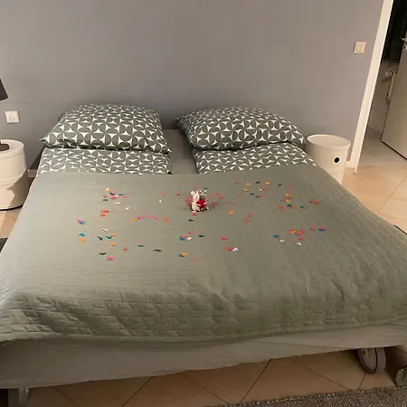 Gaestezimmer-buer Naehe Veltinsarena מלון *