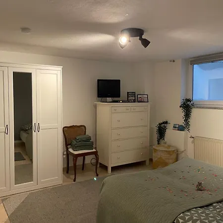 Gaestezimmer-buer Naehe Veltinsarena גלזנקירכן